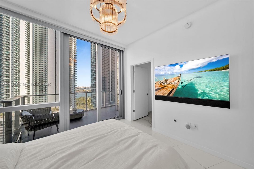 For Sale: $1,400,000 (2 beds, 3 baths, 1560 Square Feet)