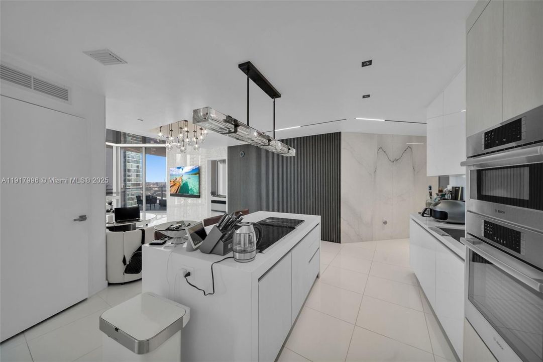 For Sale: $1,400,000 (2 beds, 3 baths, 1560 Square Feet)