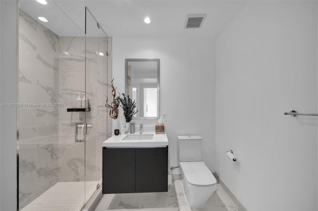 For Sale: $1,400,000 (2 beds, 3 baths, 1560 Square Feet)