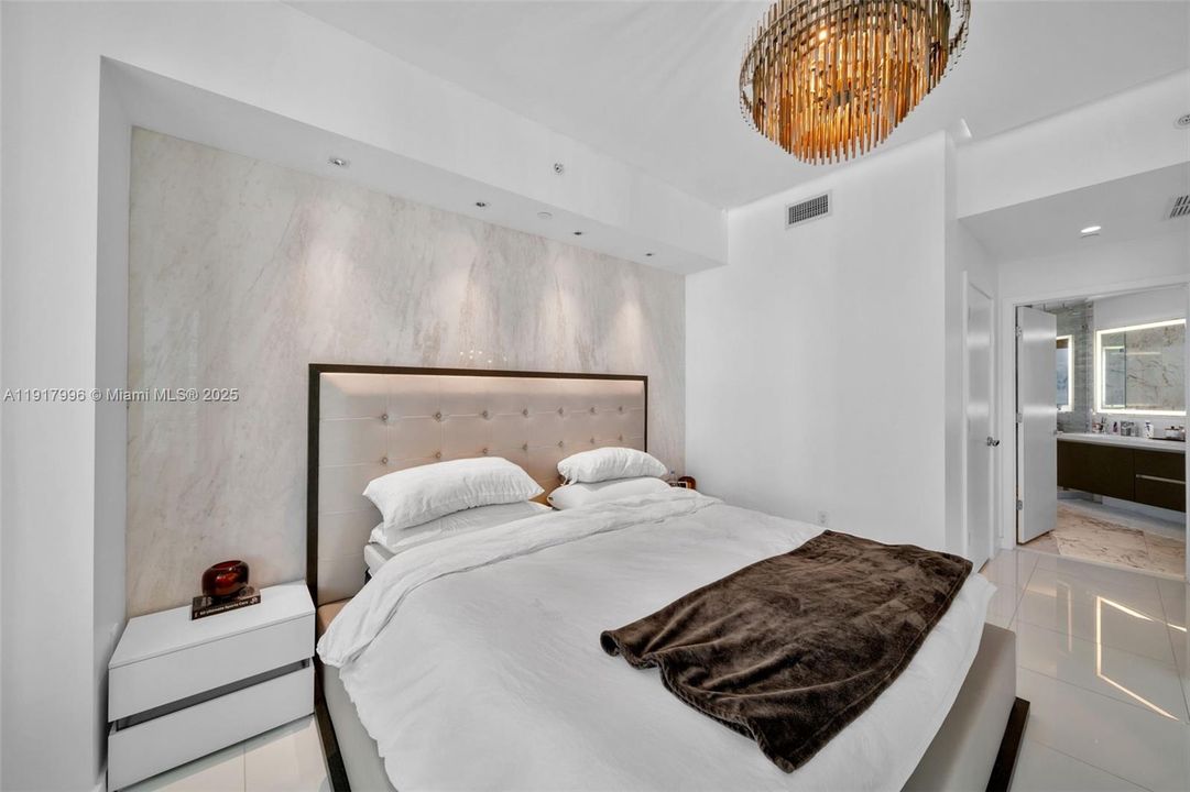 For Sale: $1,400,000 (2 beds, 3 baths, 1560 Square Feet)