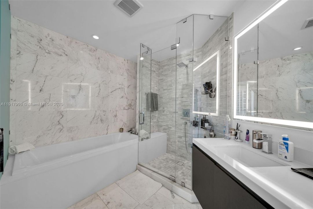 For Sale: $1,400,000 (2 beds, 3 baths, 1560 Square Feet)