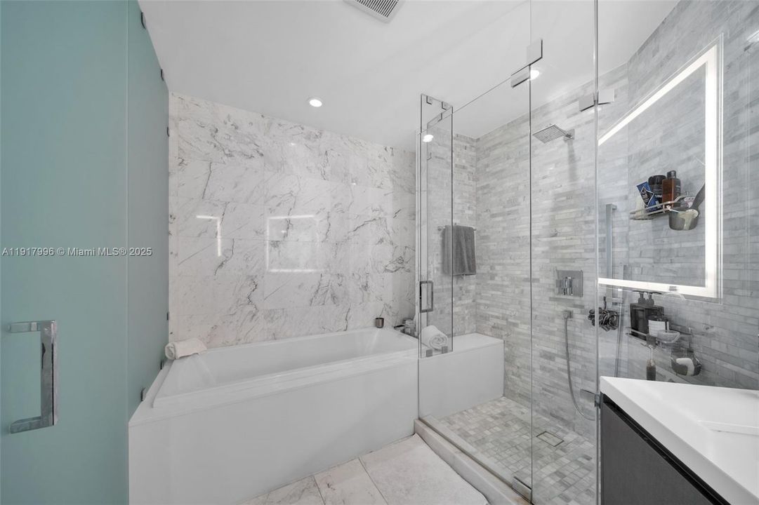 For Sale: $1,400,000 (2 beds, 3 baths, 1560 Square Feet)