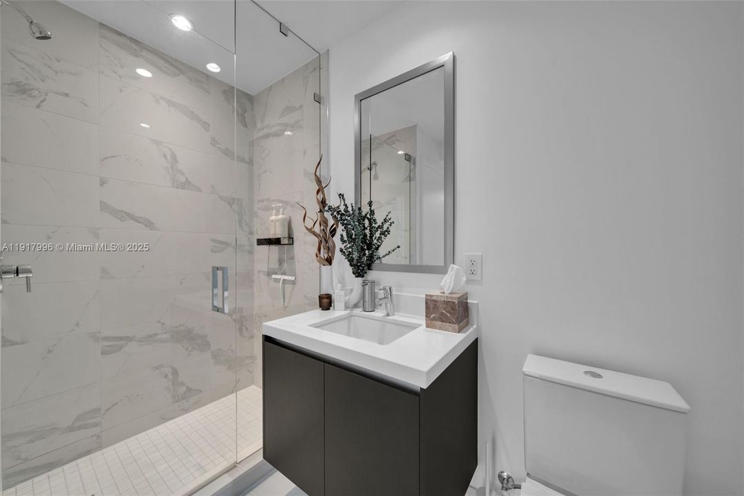 For Sale: $1,400,000 (2 beds, 3 baths, 1560 Square Feet)