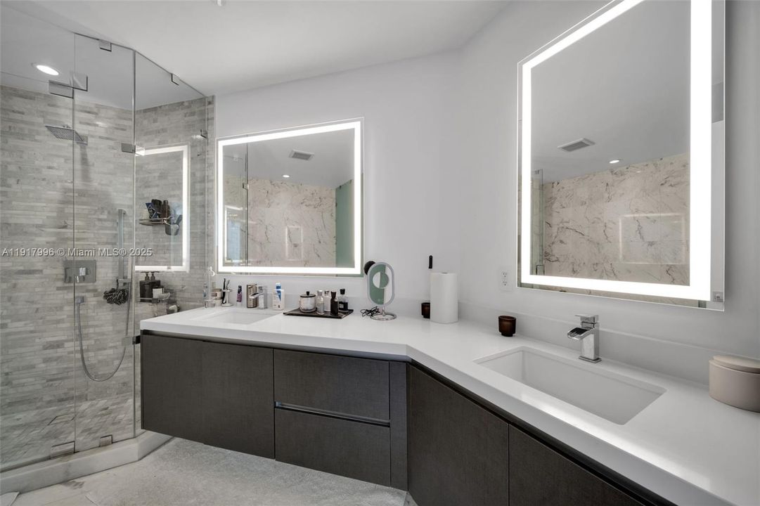 For Sale: $1,400,000 (2 beds, 3 baths, 1560 Square Feet)