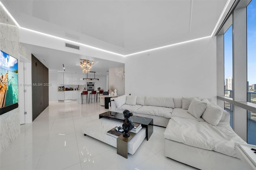 For Sale: $1,400,000 (2 beds, 3 baths, 1560 Square Feet)