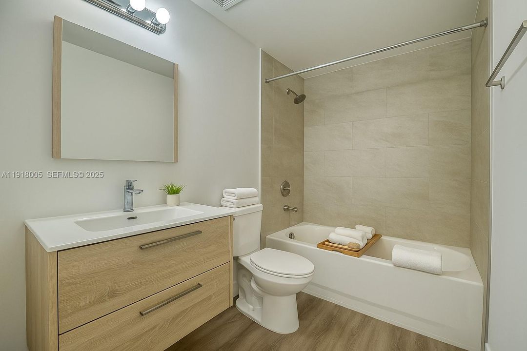 出租: $2,600 (2 贝兹, 2 浴室, 910 平方英尺)