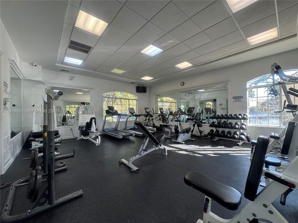 出租: $2,600 (2 贝兹, 2 浴室, 910 平方英尺)