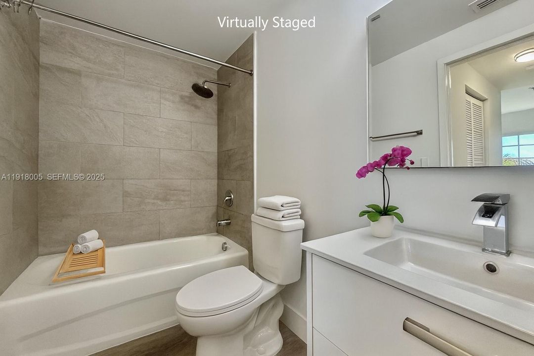 出租: $2,600 (2 贝兹, 2 浴室, 910 平方英尺)