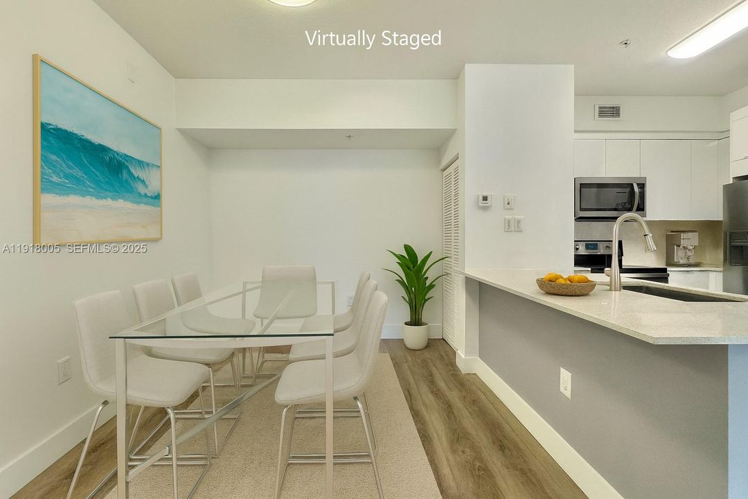 出租: $2,600 (2 贝兹, 2 浴室, 910 平方英尺)