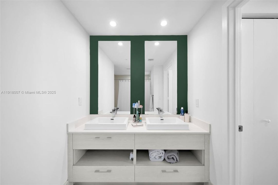 待售: $599,000 (1 贝兹, 1 浴室, 738 平方英尺)