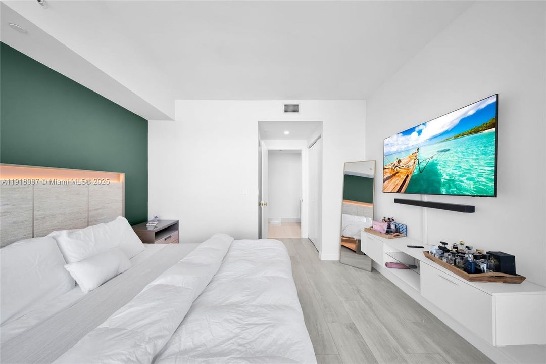 待售: $599,000 (1 贝兹, 1 浴室, 738 平方英尺)