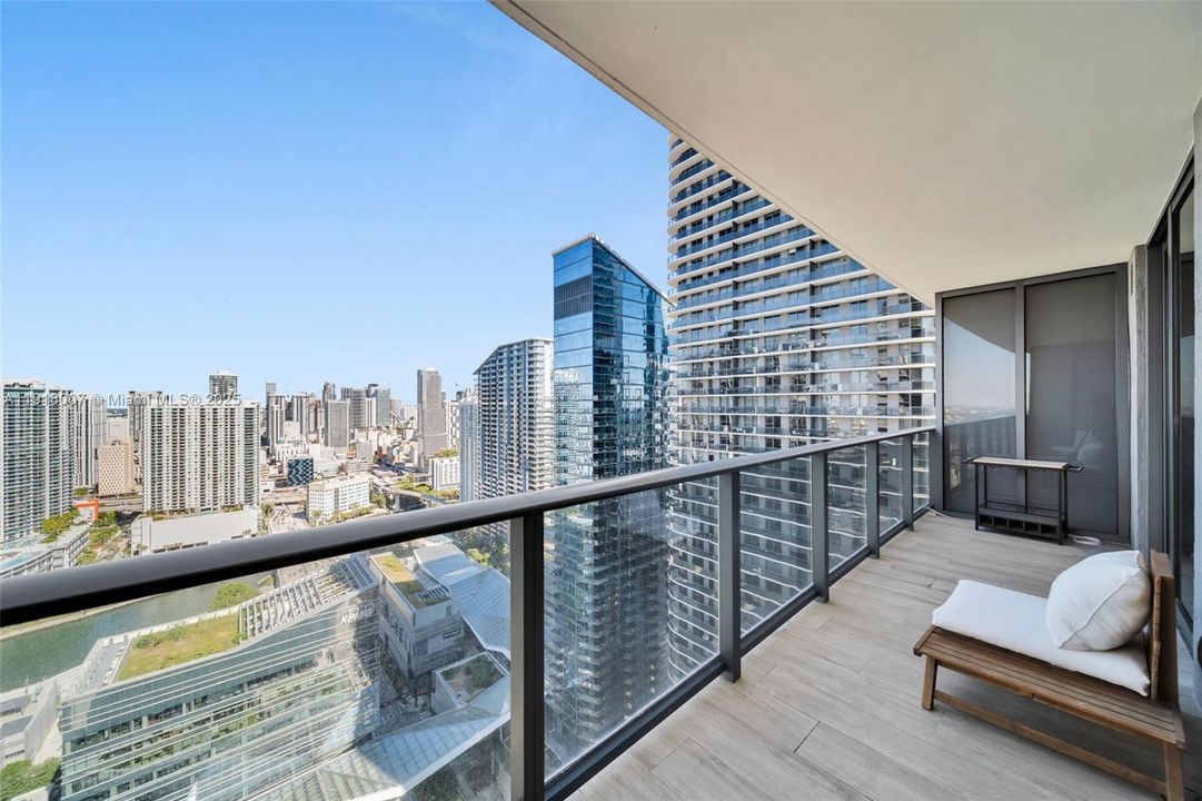 待售: $599,000 (1 贝兹, 1 浴室, 738 平方英尺)