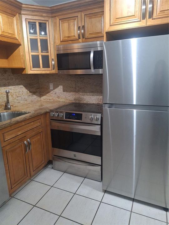 合同活跃: $1,800 (1 贝兹, 1 浴室, 690 平方英尺)