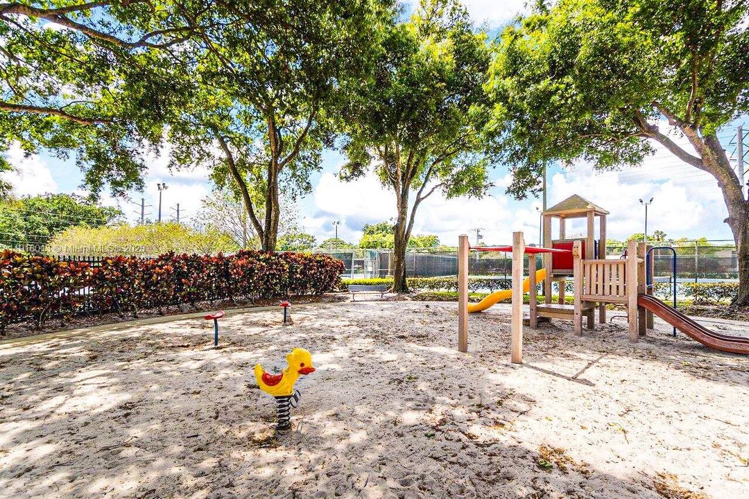 В аренду: $1,790 (2 спален, 2 ванн, 1236 Квадратных фут)