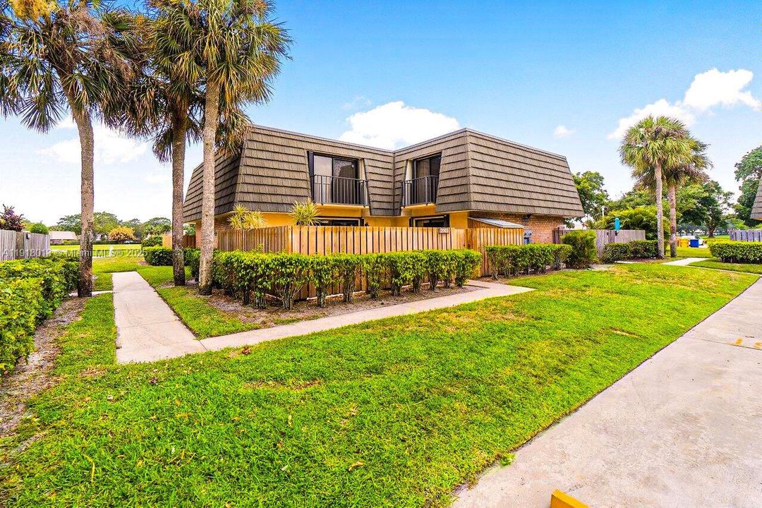 В аренду: $1,790 (2 спален, 2 ванн, 1236 Квадратных фут)