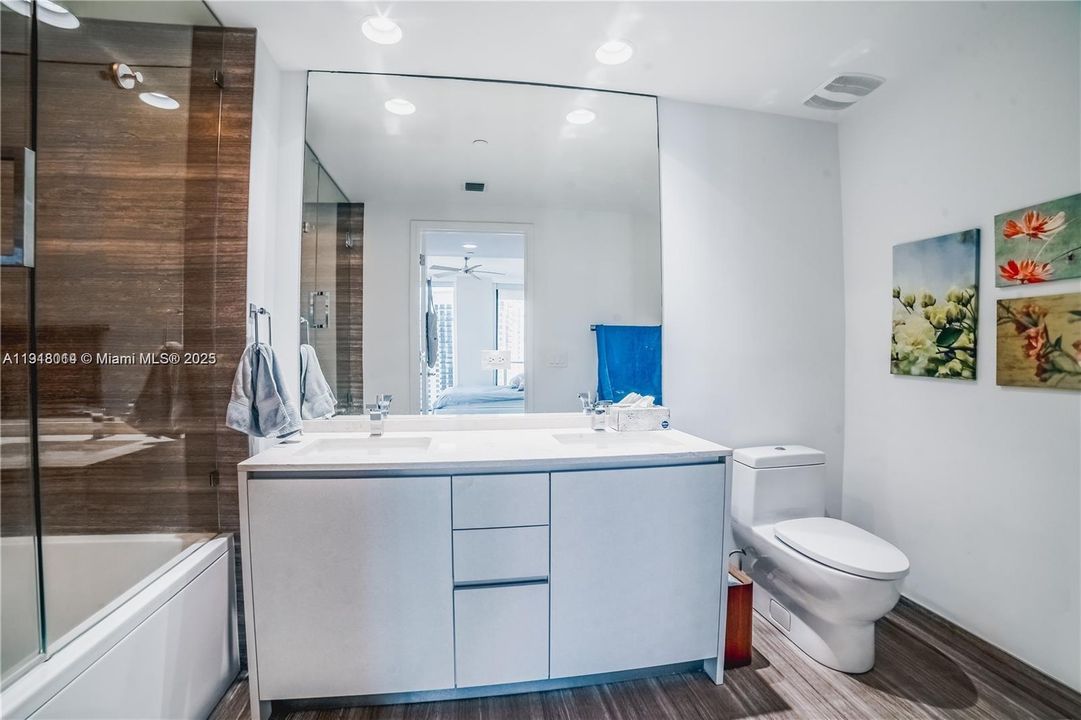 Activo con contrato: $5,000 (1 camas, 1 baños, 975 Pies cuadrados)