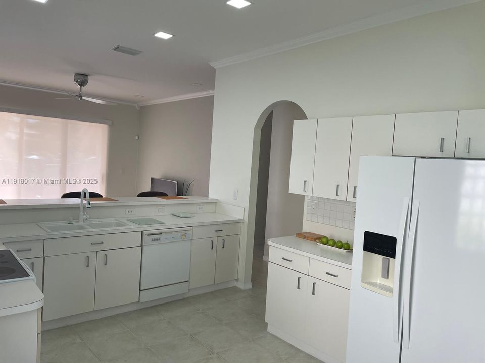 For Rent: $4,300 (3 beds, 2 baths, 2076 Square Feet)