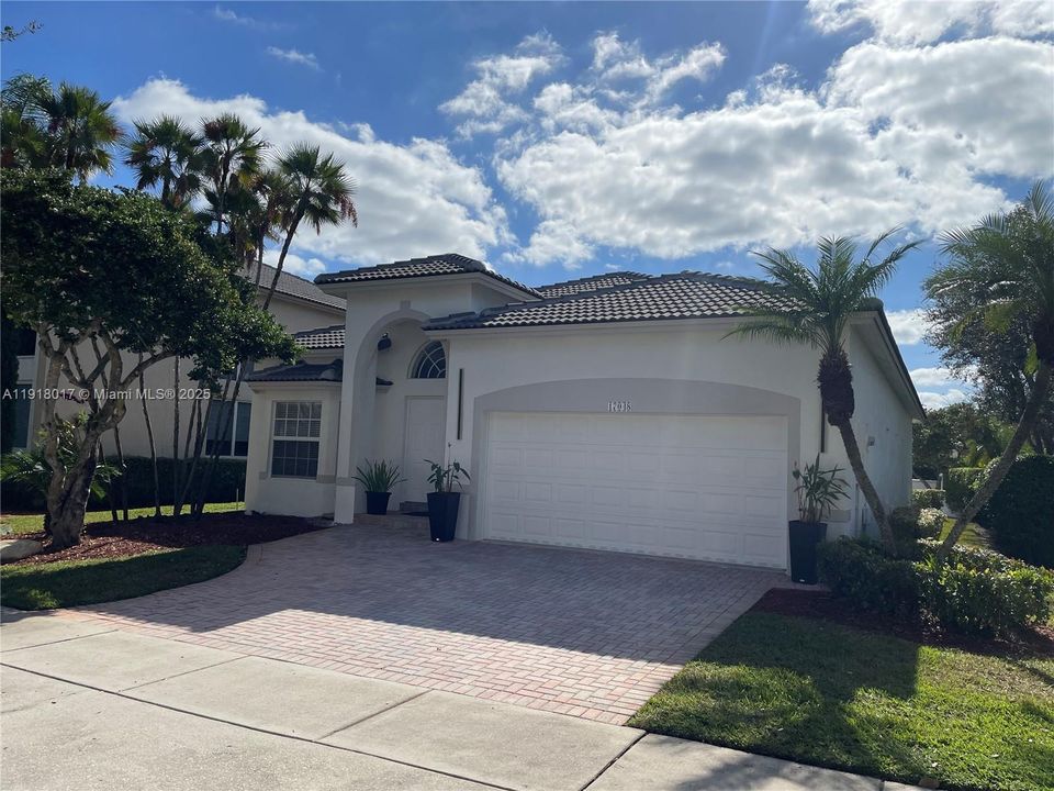 For Rent: $4,300 (3 beds, 2 baths, 2076 Square Feet)