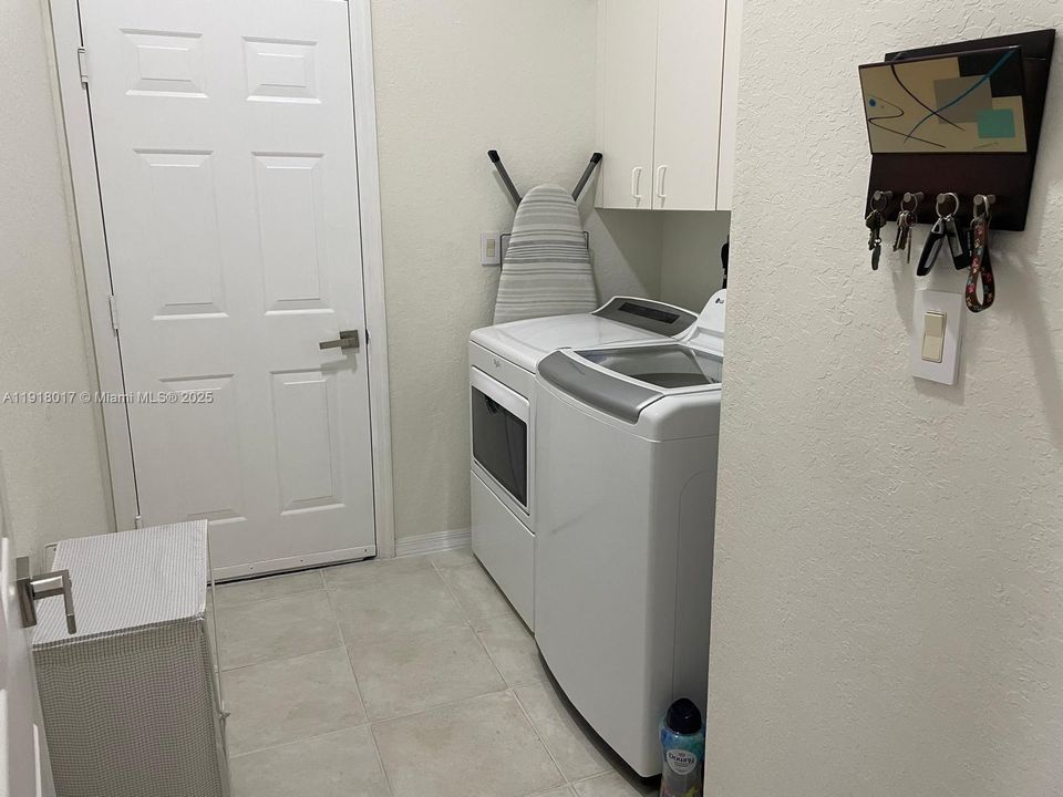 For Rent: $4,300 (3 beds, 2 baths, 2076 Square Feet)