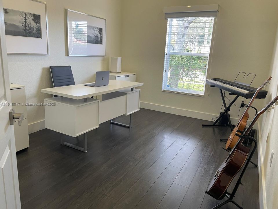 For Rent: $4,300 (3 beds, 2 baths, 2076 Square Feet)