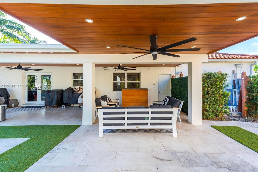 待售: $950,000 (4 贝兹, 3 浴室, 2109 平方英尺)