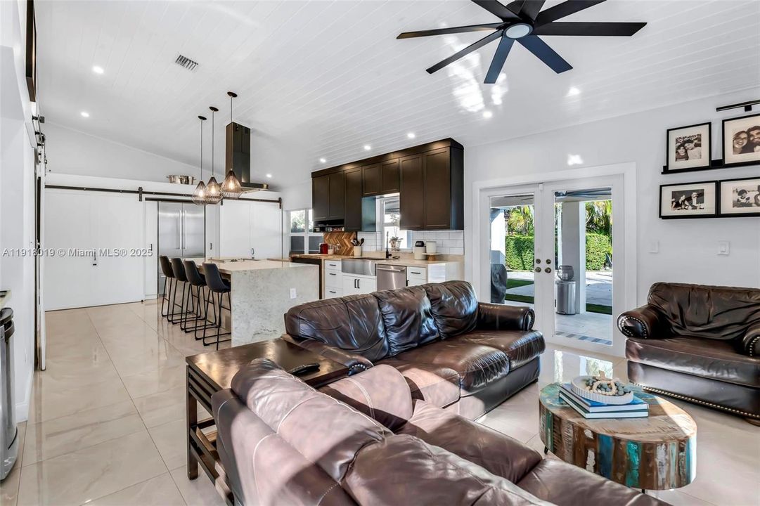 待售: $950,000 (4 贝兹, 3 浴室, 2109 平方英尺)