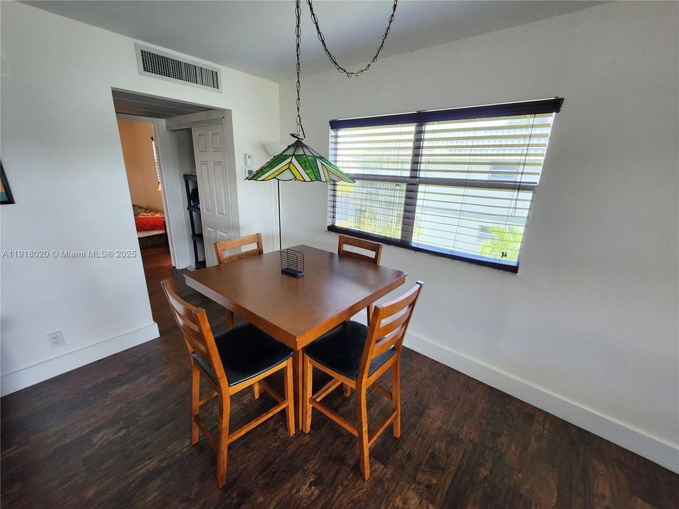 На продажу: $79,000 (1 спален, 1 ванн, 720 Квадратных фут)