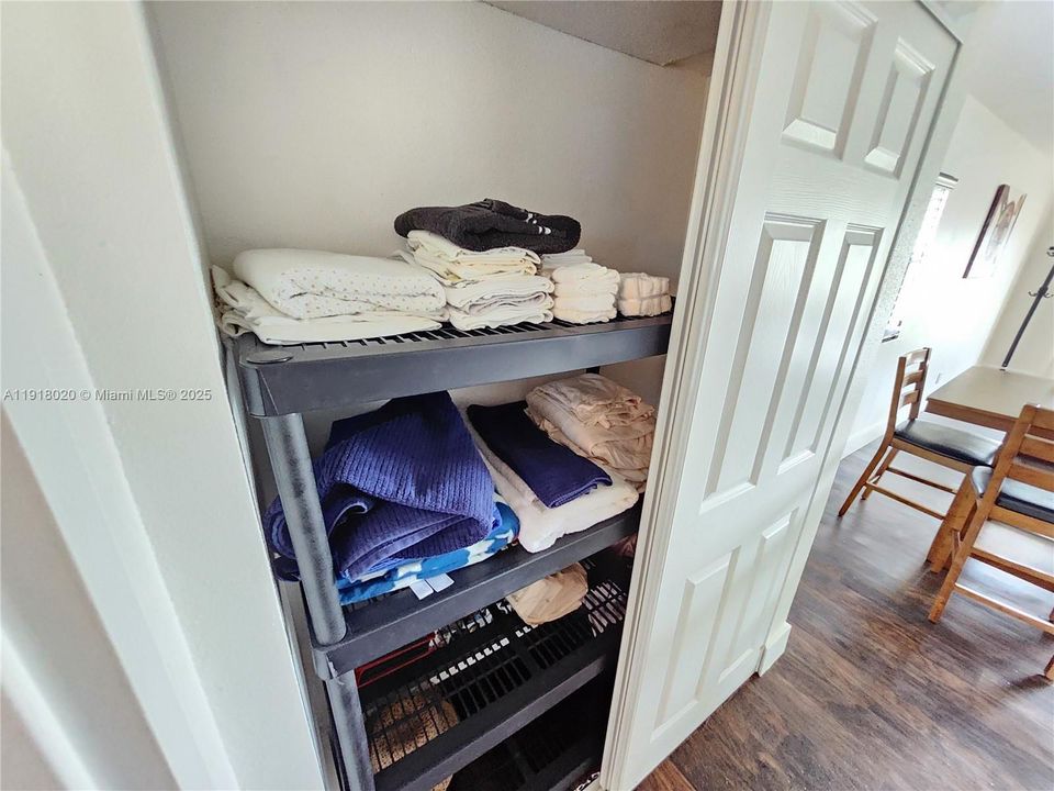 На продажу: $79,000 (1 спален, 1 ванн, 720 Квадратных фут)