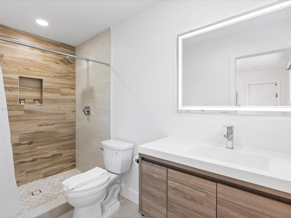 待售: $624,900 (0 贝兹, 0 浴室, 1359 平方英尺)