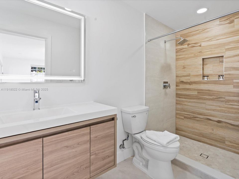 待售: $624,900 (0 贝兹, 0 浴室, 1359 平方英尺)