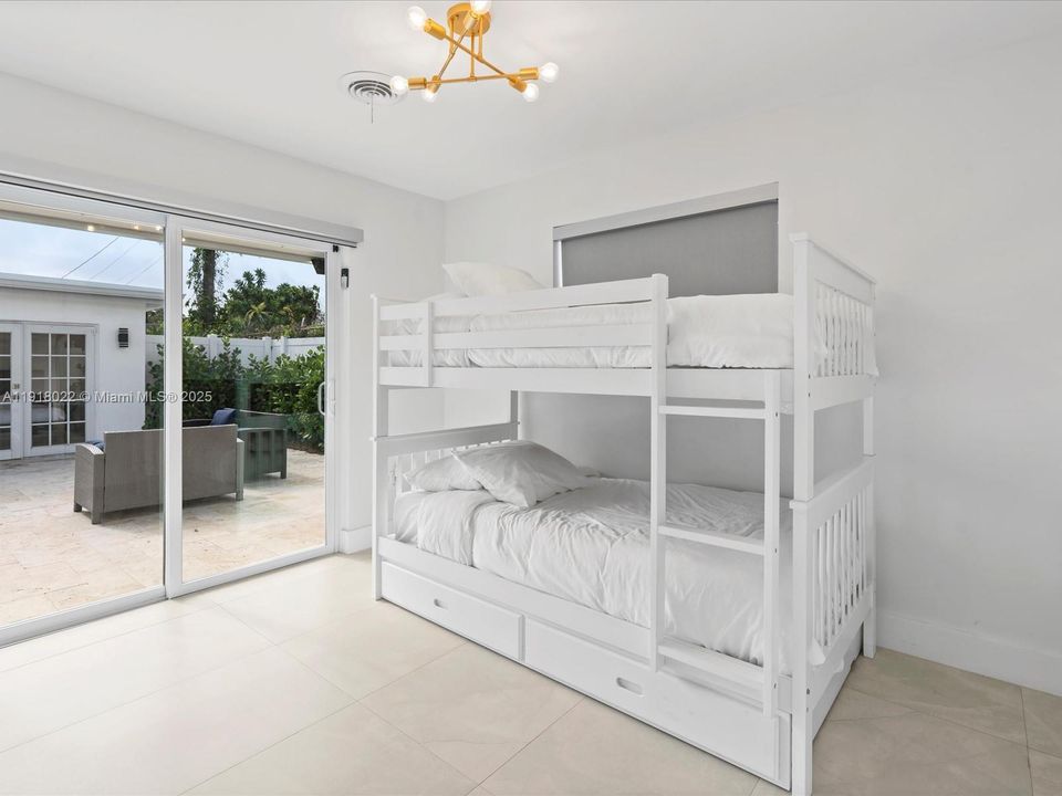 待售: $624,900 (0 贝兹, 0 浴室, 1359 平方英尺)