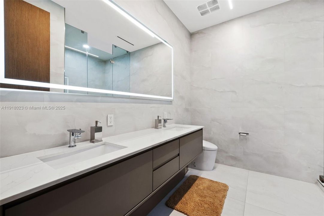 En Venta: $9,990,000 (5 camas, 5 baños, 5661 Pies cuadrados)