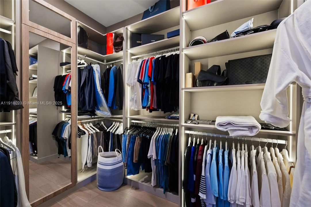 En Venta: $9,990,000 (5 camas, 5 baños, 5661 Pies cuadrados)