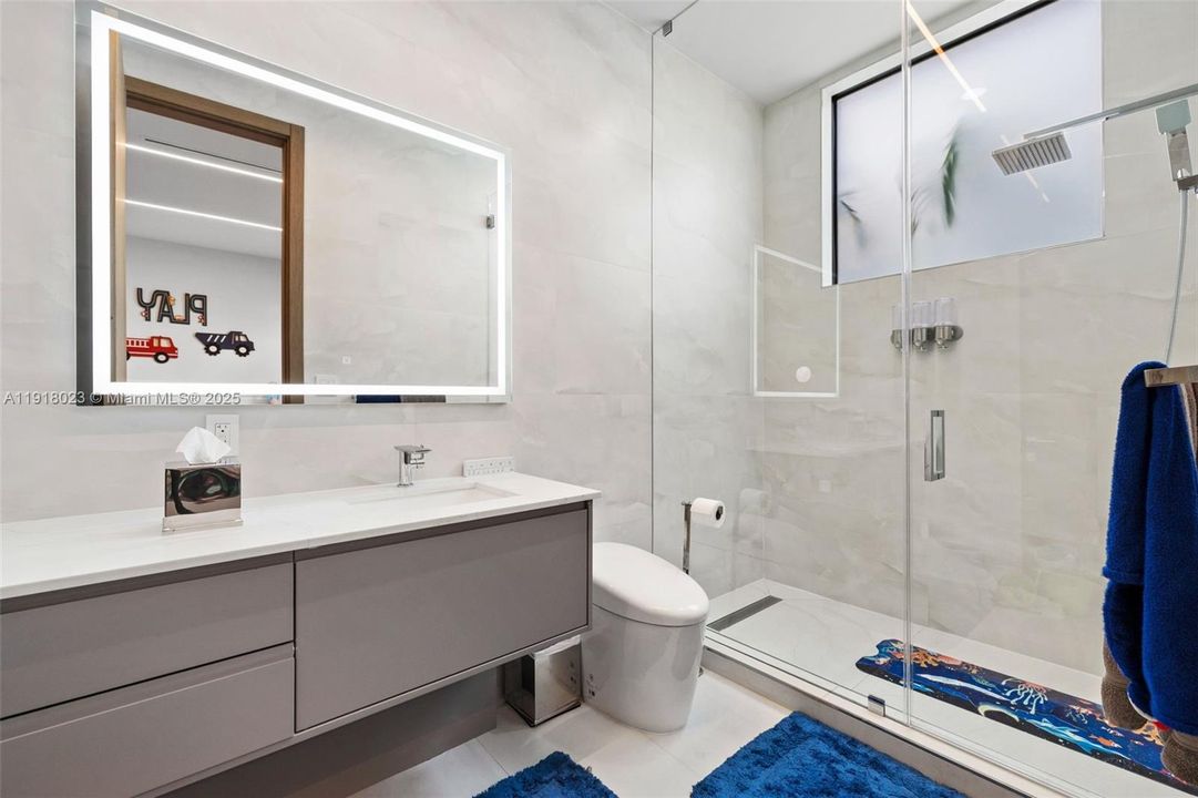 En Venta: $9,990,000 (5 camas, 5 baños, 5661 Pies cuadrados)