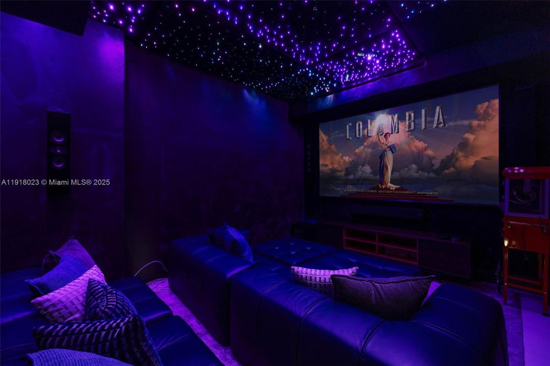 En Venta: $9,990,000 (5 camas, 5 baños, 5661 Pies cuadrados)