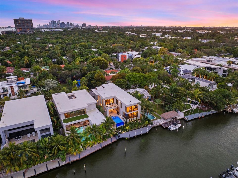 En Venta: $9,990,000 (5 camas, 5 baños, 5661 Pies cuadrados)