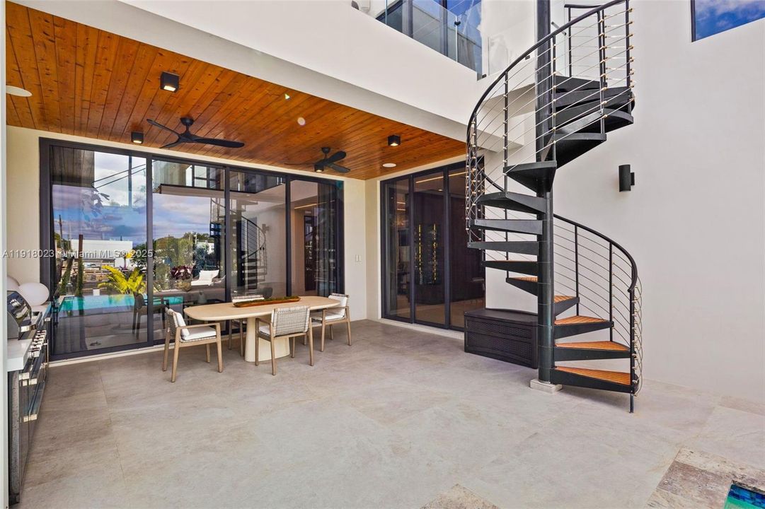 En Venta: $9,990,000 (5 camas, 5 baños, 5661 Pies cuadrados)