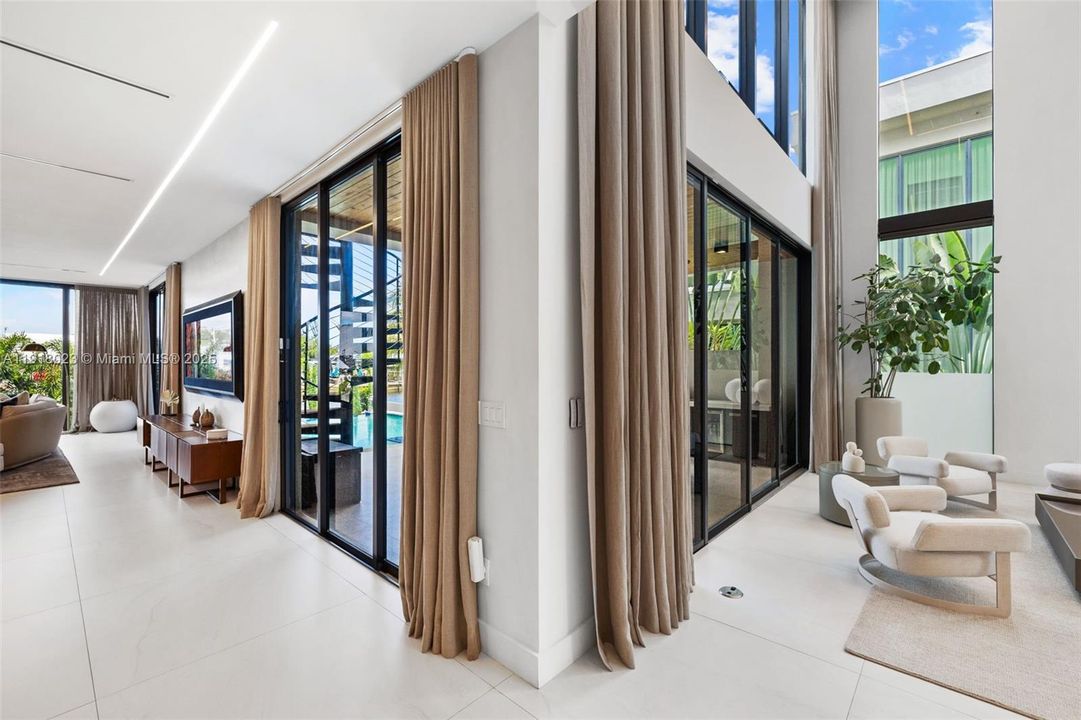 En Venta: $9,990,000 (5 camas, 5 baños, 5661 Pies cuadrados)