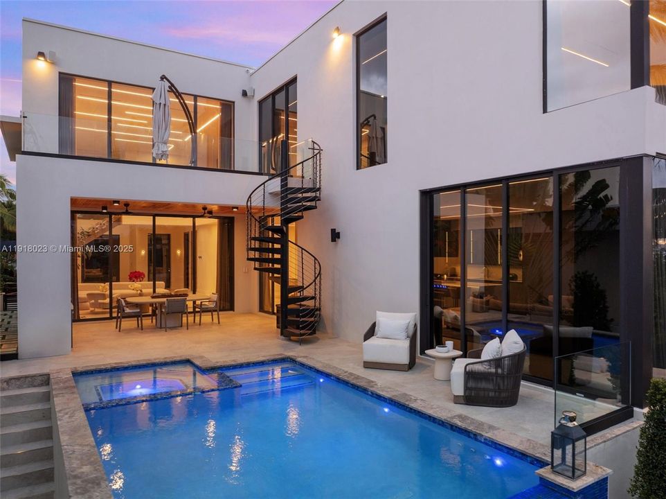 En Venta: $9,990,000 (5 camas, 5 baños, 5661 Pies cuadrados)