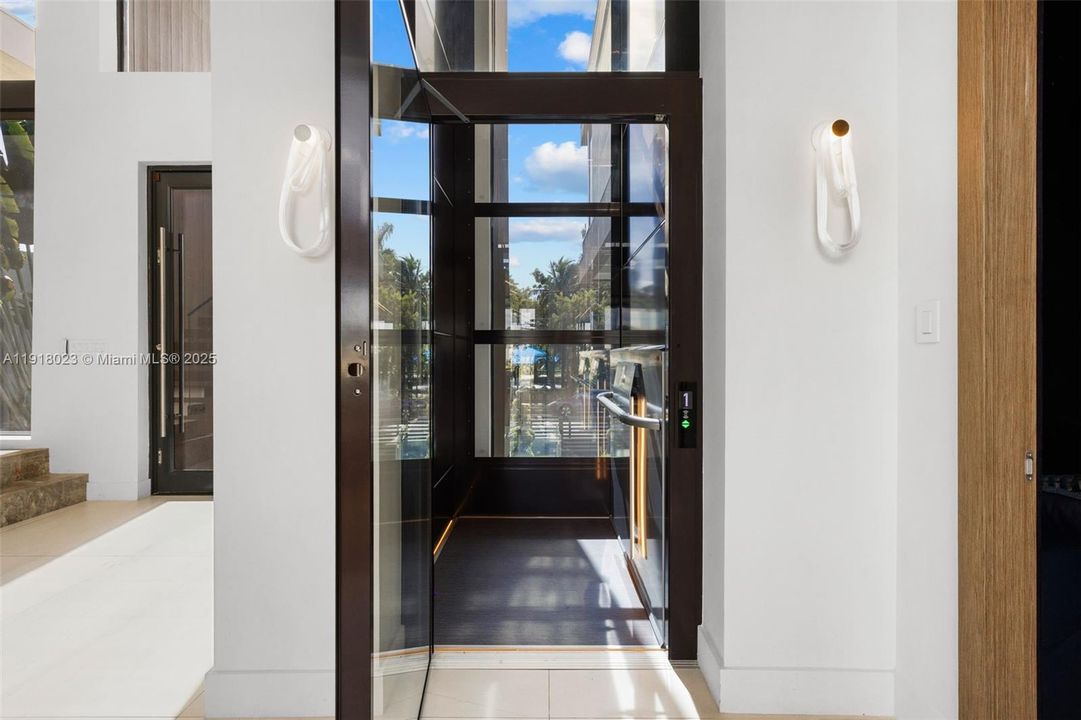 En Venta: $9,990,000 (5 camas, 5 baños, 5661 Pies cuadrados)