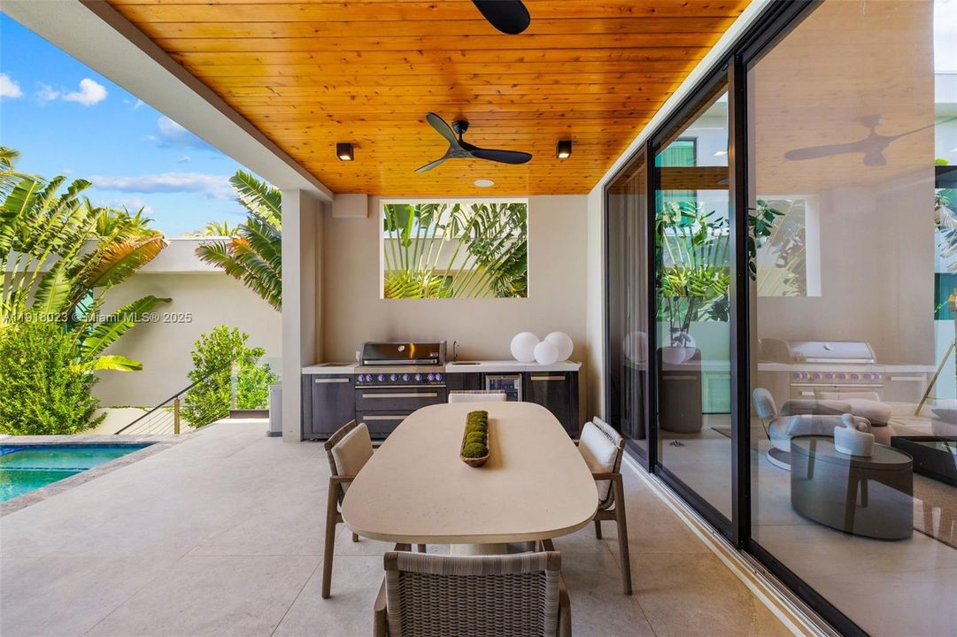 En Venta: $9,990,000 (5 camas, 5 baños, 5661 Pies cuadrados)