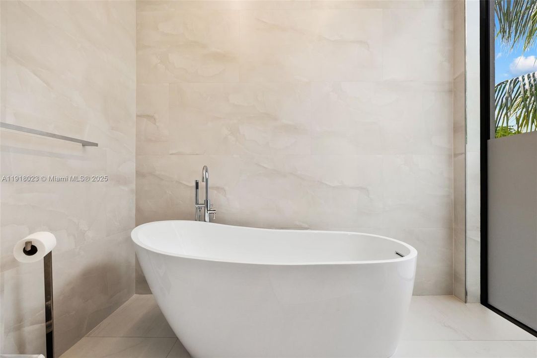 En Venta: $9,990,000 (5 camas, 5 baños, 5661 Pies cuadrados)