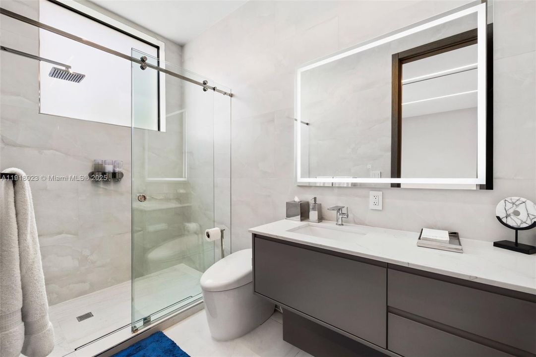 En Venta: $9,990,000 (5 camas, 5 baños, 5661 Pies cuadrados)