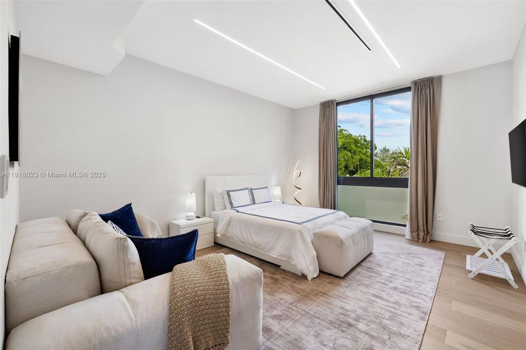 En Venta: $9,990,000 (5 camas, 5 baños, 5661 Pies cuadrados)