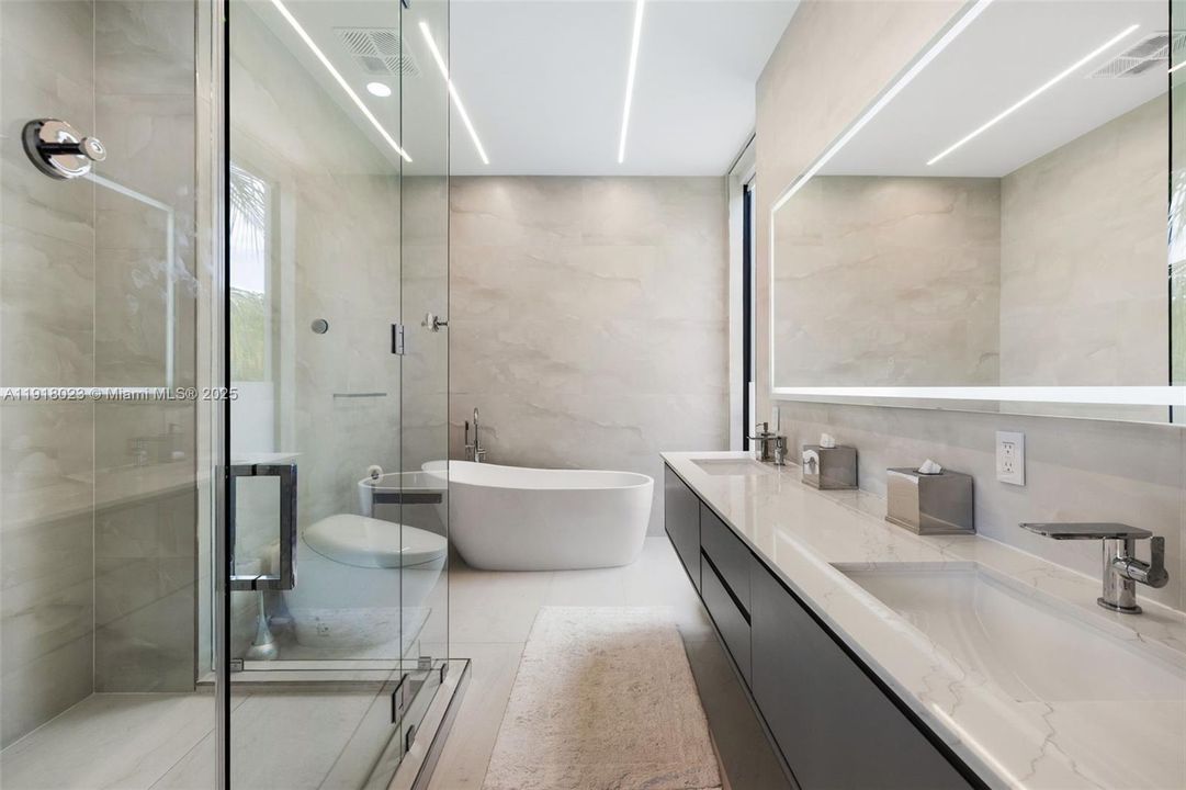 En Venta: $9,990,000 (5 camas, 5 baños, 5661 Pies cuadrados)