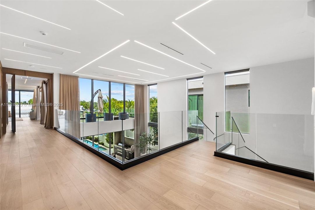 En Venta: $9,990,000 (5 camas, 5 baños, 5661 Pies cuadrados)