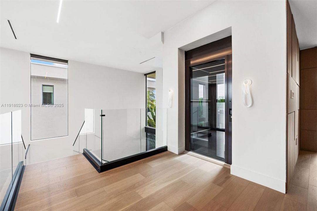 En Venta: $9,990,000 (5 camas, 5 baños, 5661 Pies cuadrados)