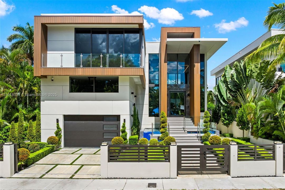 En Venta: $9,990,000 (5 camas, 5 baños, 5661 Pies cuadrados)