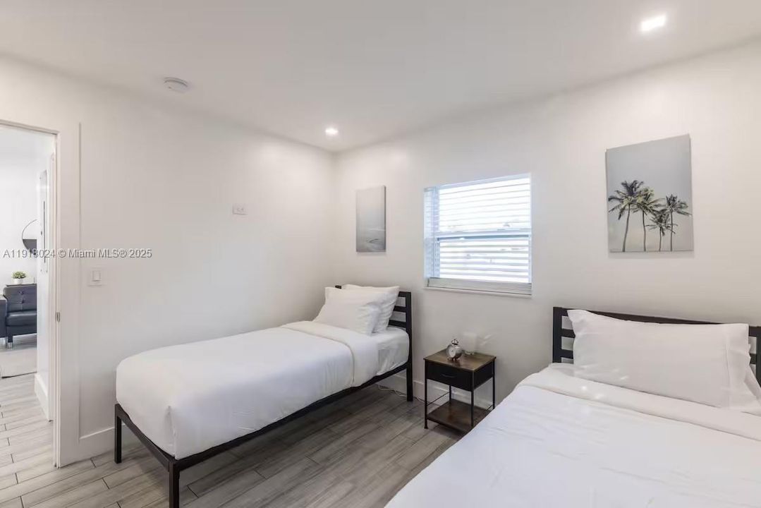 For Rent: $3,500 (3 beds, 2 baths, 834 Square Feet)