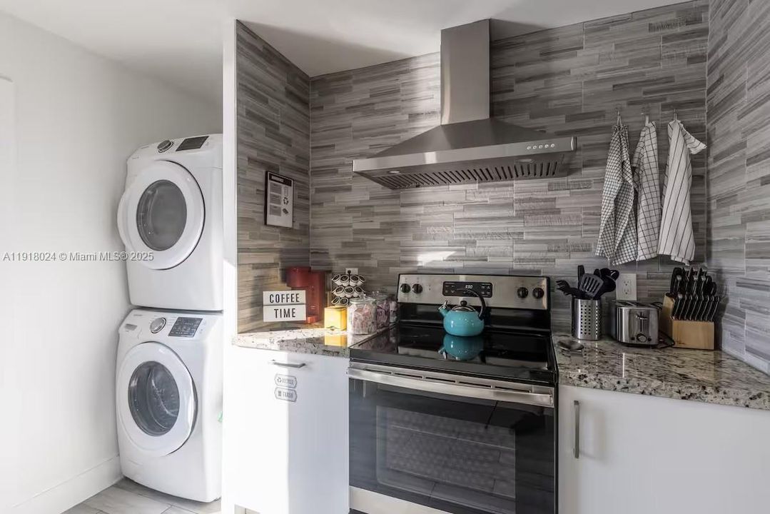 For Rent: $3,500 (3 beds, 2 baths, 834 Square Feet)